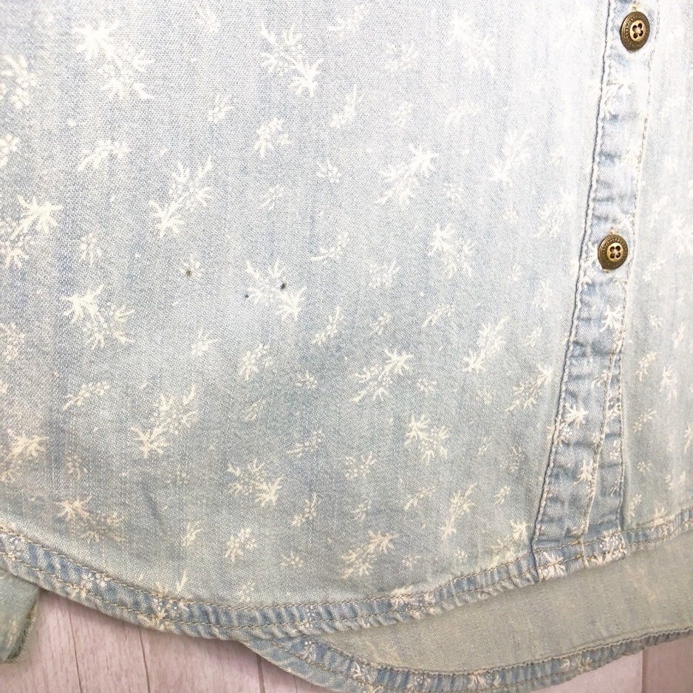 ❌SOLD❌ [Free People] Floral Chambray Button Down - Picture 7 of 8